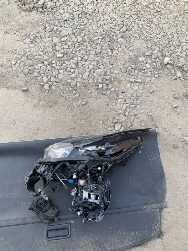 По запчастинах Фара права Porsche Cayenne