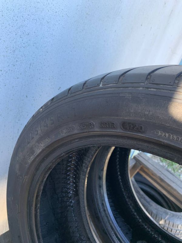 Шини пара Dunlop 225/45 r17 літо резина