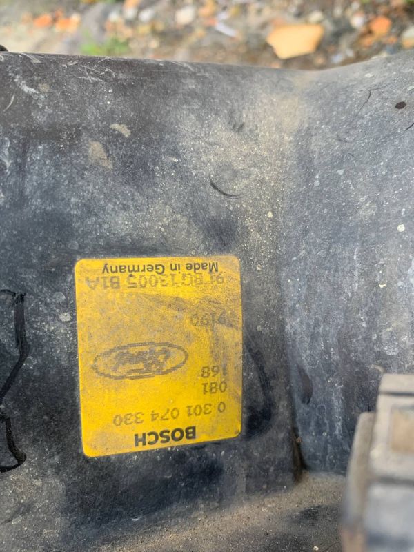Фара права Bosch Ford Sierrа 1305235165 Під запчастини