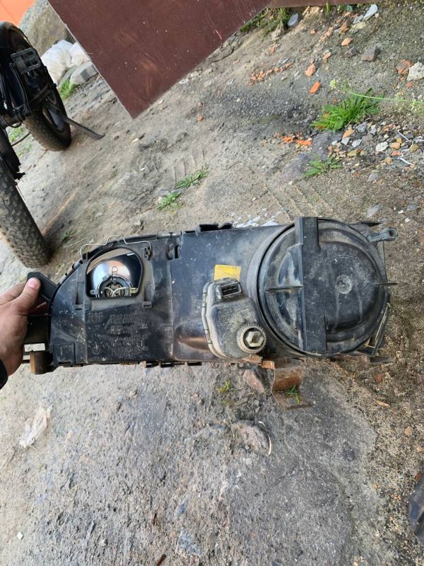 Фара права Bosch Ford Sierrа 1305235165 Під запчастини