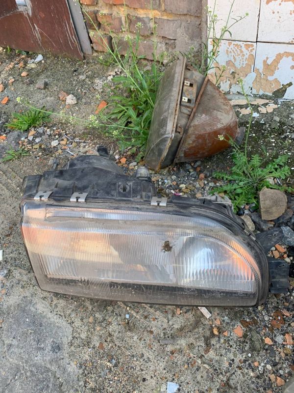Фара права Bosch Ford Sierrа 1305235165 Під запчастини