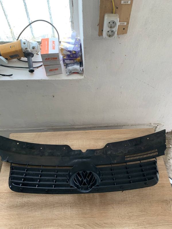 Решотка радиатора решітка радіатора Фольксваген Т5 Volkswagen T5 03-15р
