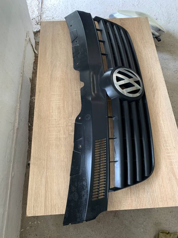 Решотка радиатора решітка радіатора Фольксваген Т5 Volkswagen T5 03-15р