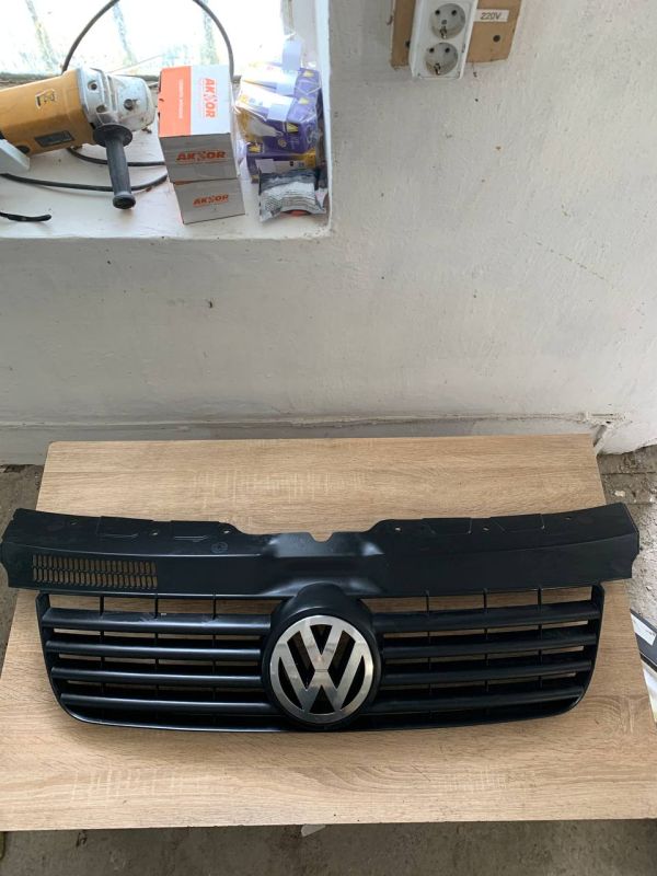Решотка радиатора решітка радіатора Фольксваген Т5 Volkswagen T5 03-15р