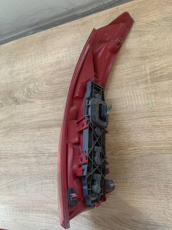 Задня фара ліхтар фонарь стоп правий Citroën C3 