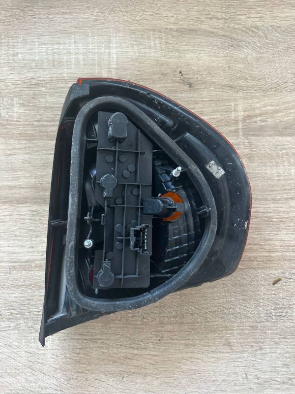 Ліхтар задній лівий Renault Symbol 1 / Clio 2 2006-2008 Symbol Є Дефект Уцінка