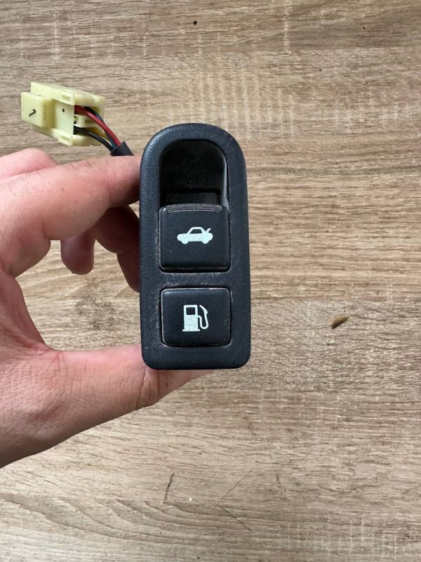 Кнопка відкривання багажника лючка бака Kia Magentis Hyundai Sonata NF 93555-3K000