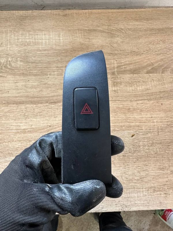 Кнопка аварійки Hyundai Sonata NF 93790-3K000