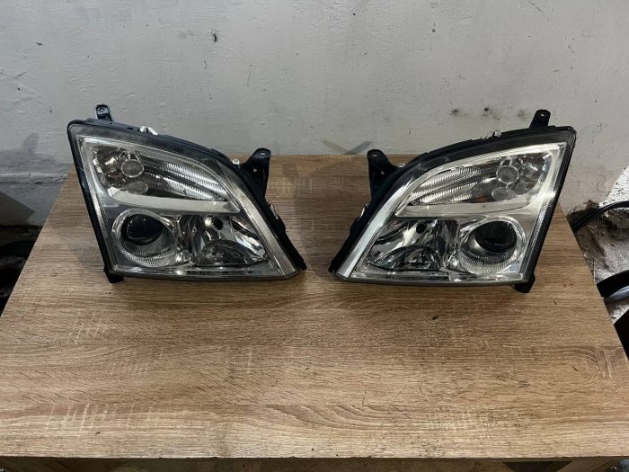 Передні фари ліва права Opel Vectra C