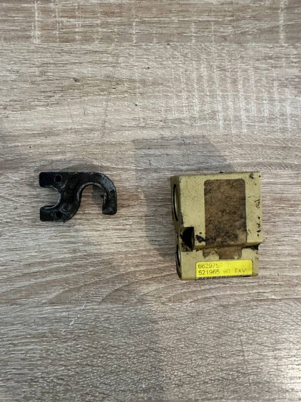  Клапан Кондиціонера Skoda Tour Wag 662975A