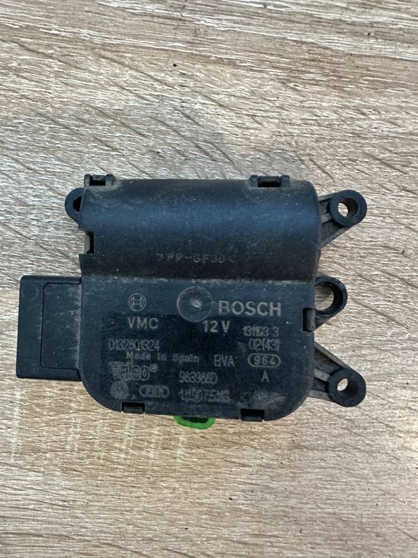 Привода заслонки пічки клімату Volkswagen Golf 4 Bora Skoda Octavia Tour 1J1907511G 0132801324