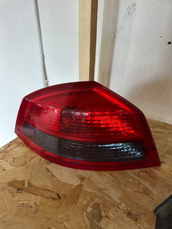 Ліхтарі стопи лівий правий  фонарь RENAULT VEL SATIS 8200014359