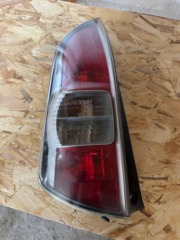 Стоп ліхтар задній лівий DAIHATSU SIRION II