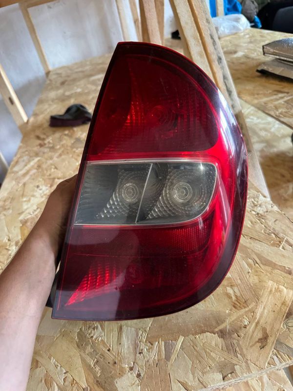 Задній правий ліхтар стоп фонарь Citroen C5 2000 2004