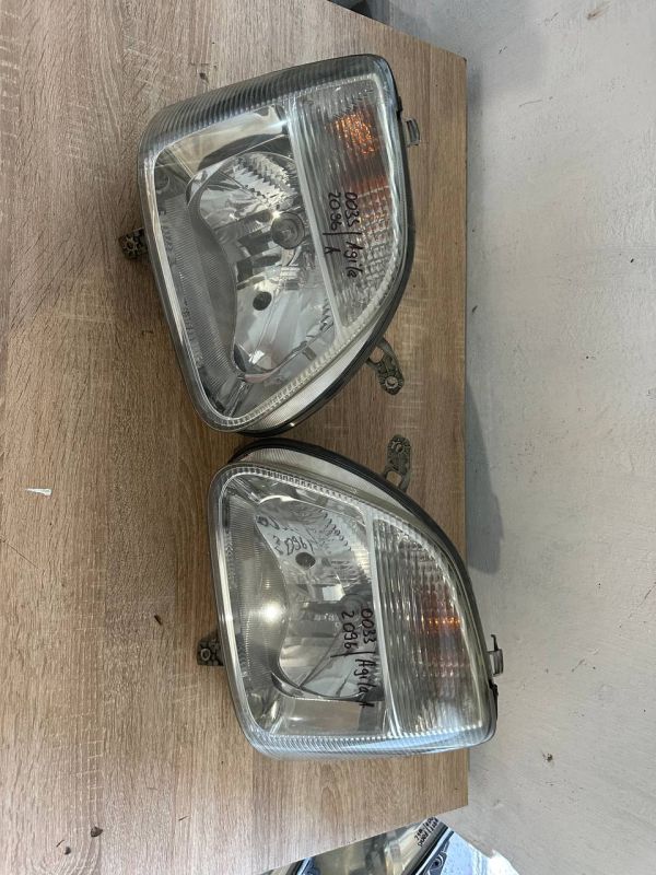Передні фари ліва права Opel Agila A або Suzuki Wagon R+