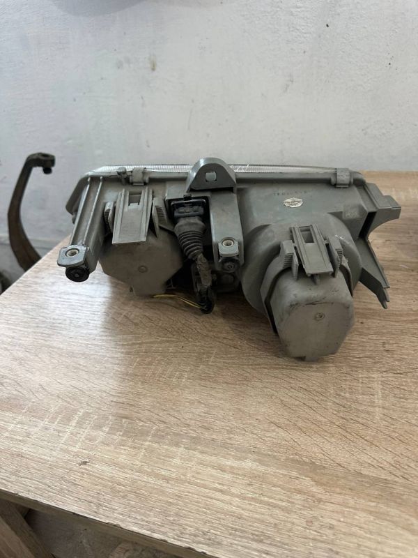 Передня права фара Alfa romeo 145 146 Альфа Ромео