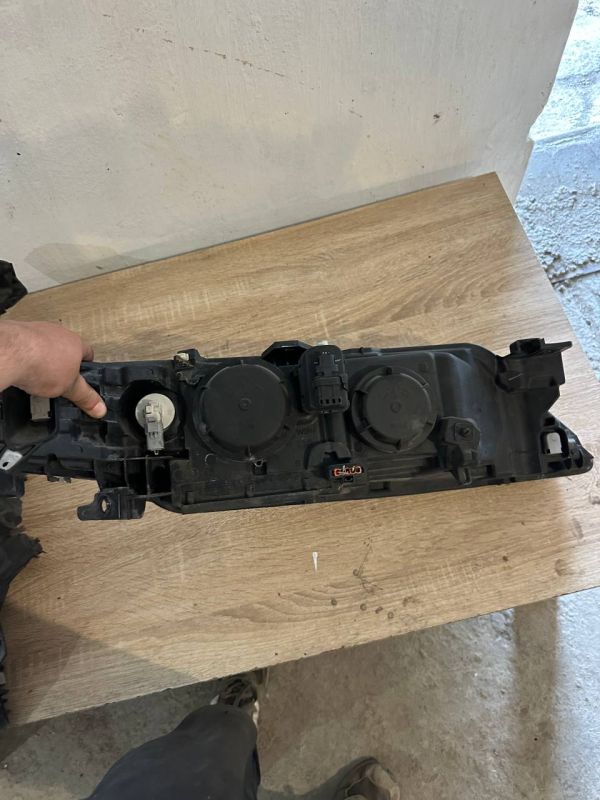 Фари ліва права Renault Laguna 2 01-07р фари Рено лагуна 2 8200002845 8200002847
