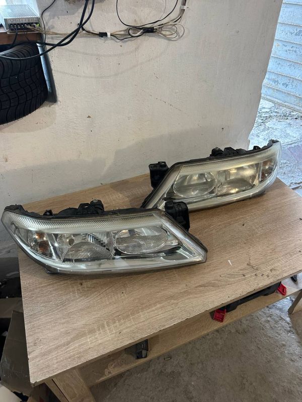 Фари ліва права Renault Laguna 2 01-07р фари Рено лагуна 2 8200002845 8200002847
