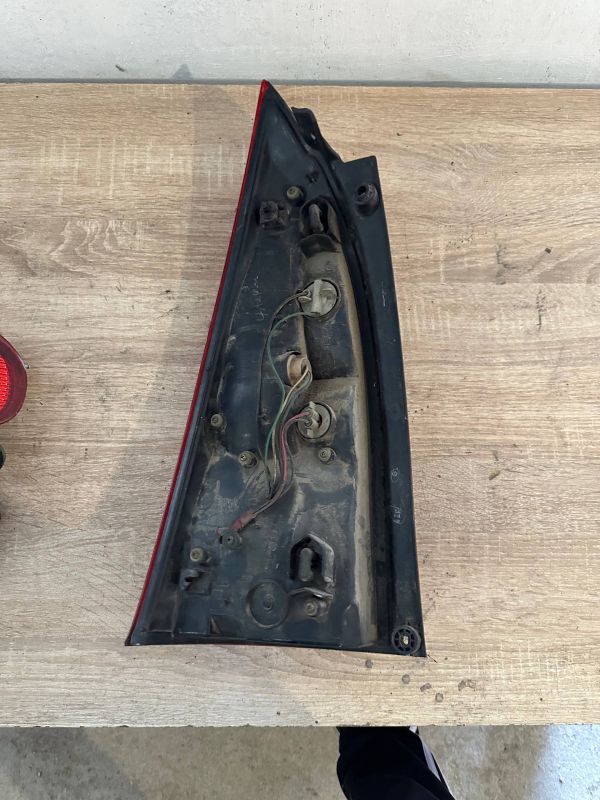 Стоп фонарь ліхтар правий Mazda premacy 99-01 