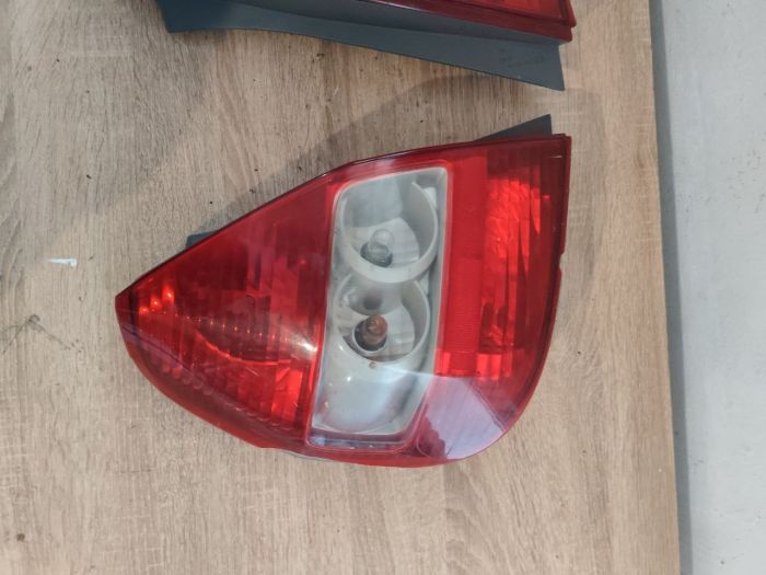 Ліхтар задній лівий правий стоп фонарь HONDA JAZZ Хонда 02-08