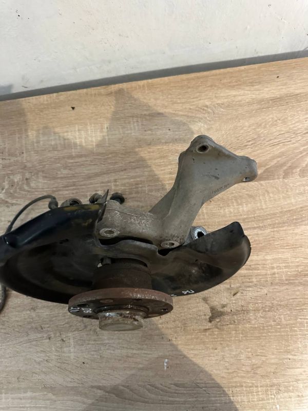 Цапфа задня права Volkswagen Passat b6 цапфа зі ступицею задня 3C0505433K 3C0505434K 1T0598611B