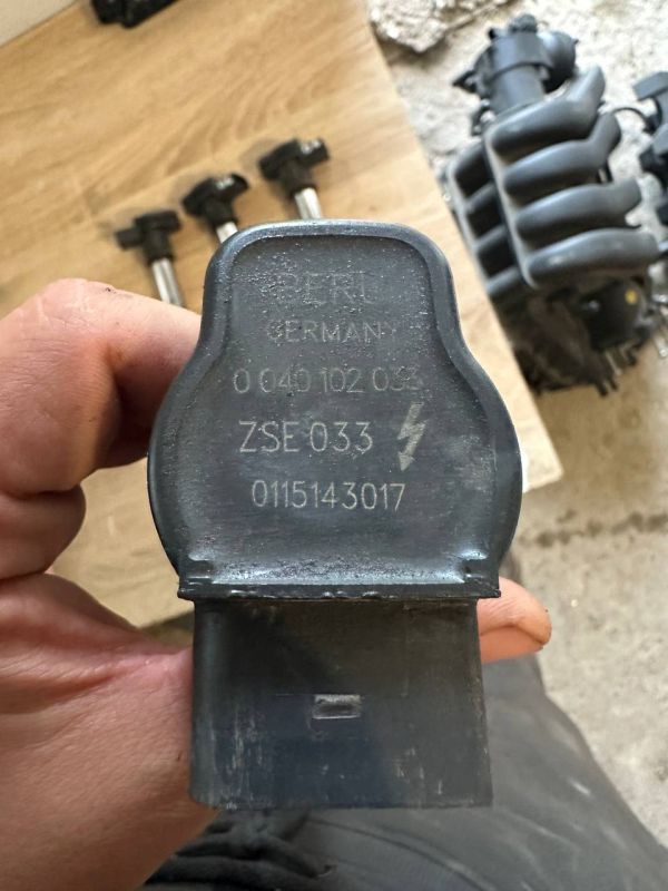 Катушка запалення Volkswagen Passat b6 2.0 котушка запалювання 06F905115F