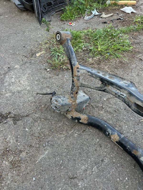 Задній підрамник Volkswagen Passat B6 3C0505235N