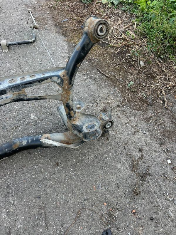 Задній підрамник Volkswagen Passat B6 3C0505235N