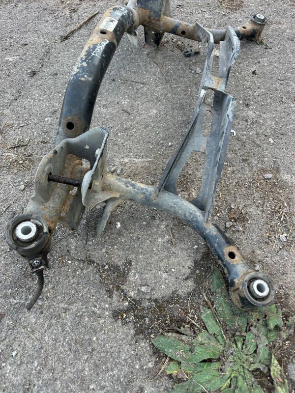 Задній підрамник Volkswagen Passat B6 3C0505235N