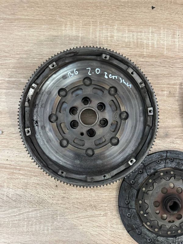 Щеплення Volkswagen Passat b6 2.0 бензин комплект зчеплення 06F141015B