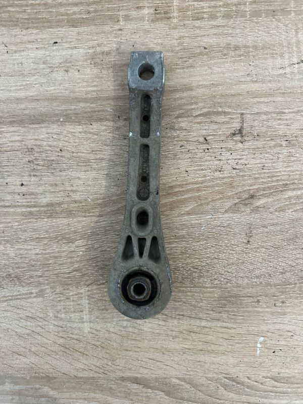 Опора двигуна задня VOLKSWAGEN PASSAT B7 VW Passat B6 3C0199855