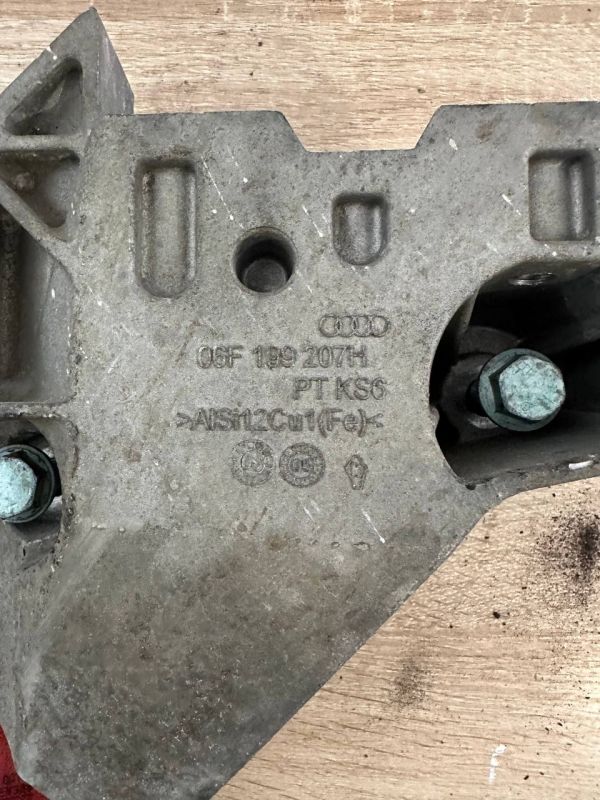 Алюмінієвий кронштейн опора двигуна VAG Audi Volkswagen Skoda Seat 06F199207 H