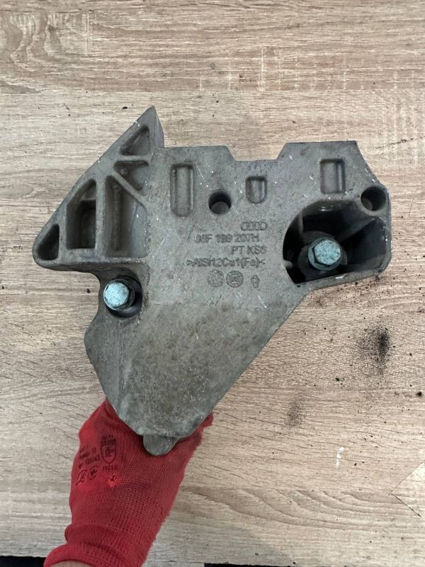 Алюмінієвий кронштейн опора двигуна VAG Audi Volkswagen Skoda Seat 06F199207 H