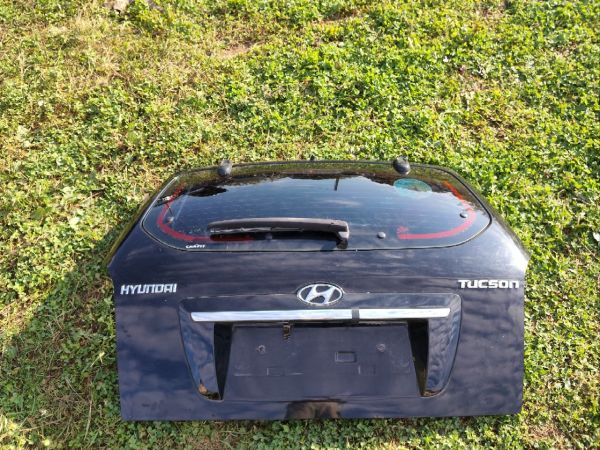 Задня ляда кришка багажника Tucson Туксон Хендай Hyundai взборі або гола