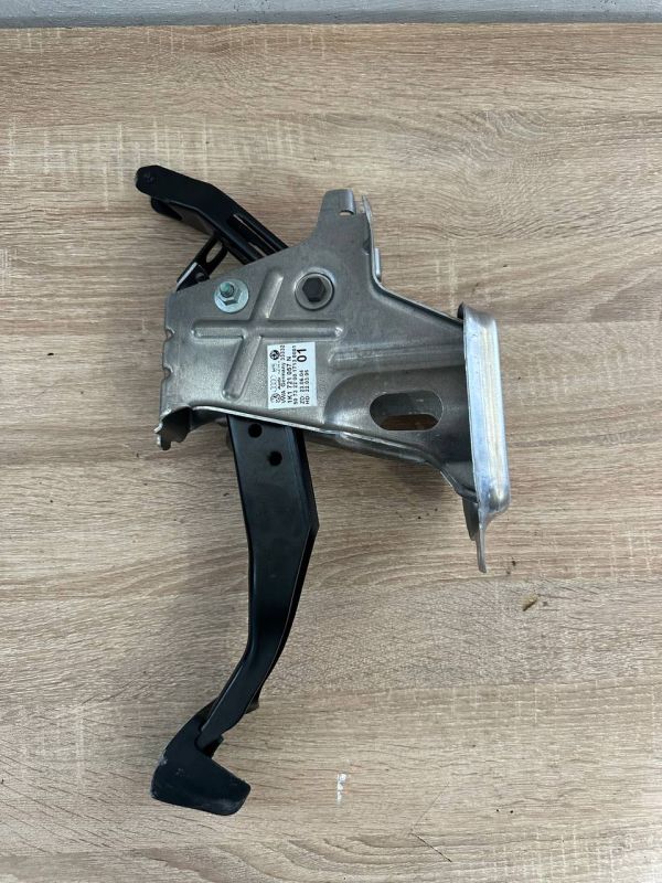 Педаль тормоза Volkswagen Passat b6 педаль гальма 1K1721142D