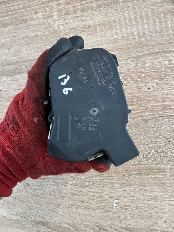 Дросель Дросельна заслонка Audi A3 Seat Altea Leon Skoda Octavia VW Golf Passat 2.0FSi 06F133062B, 06F133062S