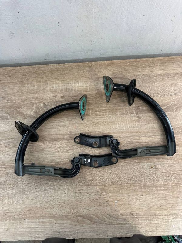 Volkswagen Passat b6 петлі багажника ліва права 3C5827301B