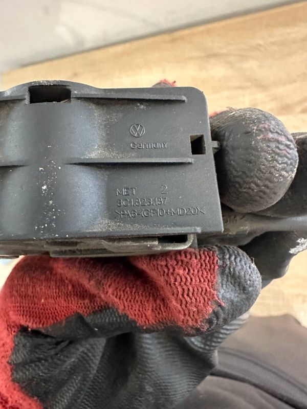 Замок капота, трос капота 0318-225 Volkswagen Passat B6 пасат б6