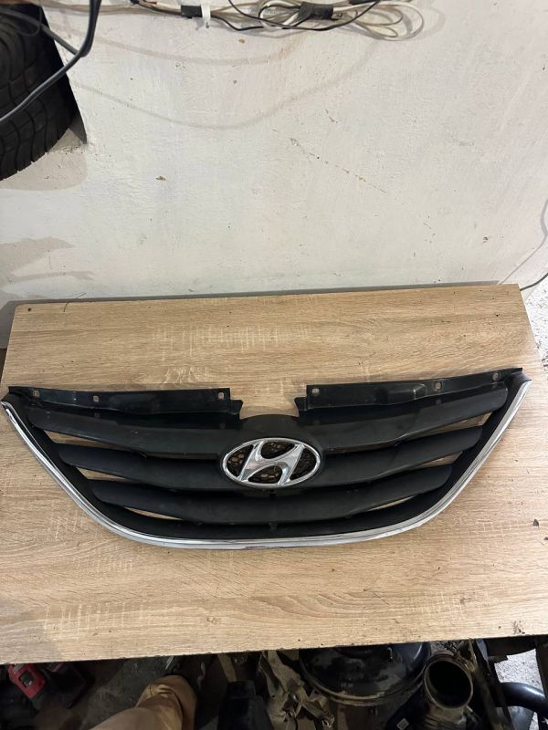 Решітка радіатора Хюндай Соната Hyundai Sonata 6 VI YF 2.0 16V G4KH