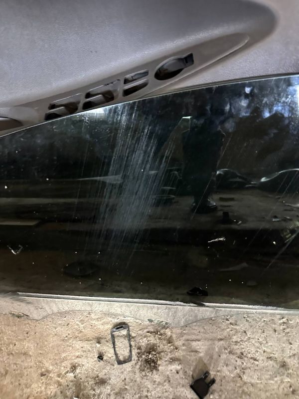 Скло дверей переднє ліве 82411-3S010 Хюндай Соната Hyundai Sonata 6 VI YF 2.0 16V G4KH